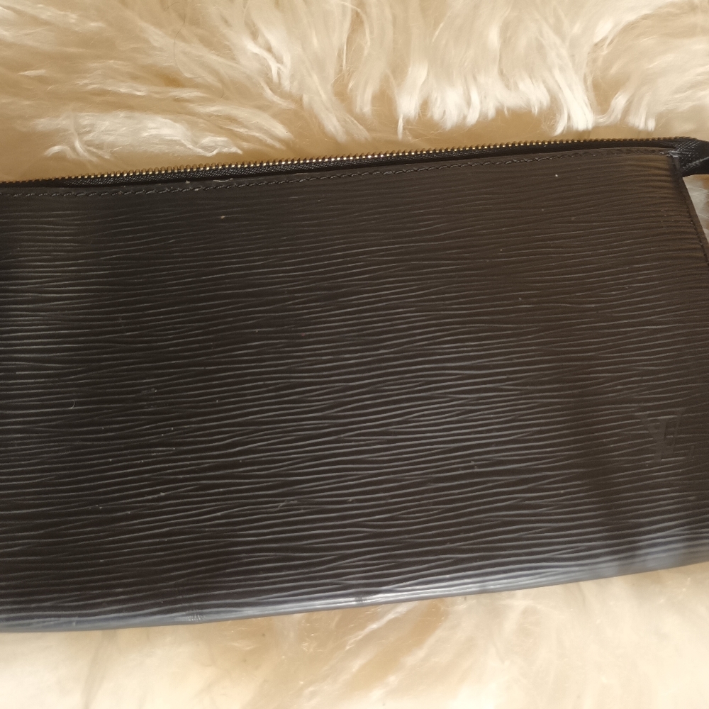 LOUIS VUITTON Epi Leather Pochette Accessoires Black - Picture 3 of 16